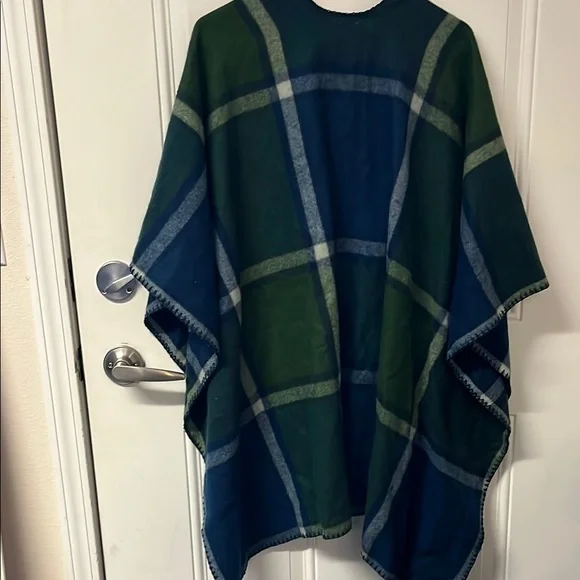 Woolrich Plaid Open Front Poncho - Picture 10 of 10